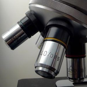 Curso práctico dirigido a estudiantes de ciencias y recién iniciados en laboratorios. Aprenderás las principales técnicas que usarás en torno a la química.
