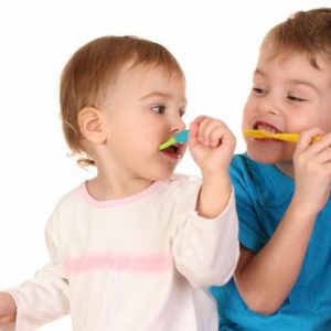 Aprende las técnicas que ayudarán a tus hijos a mejorar su higiene y salud bucodental, de manera divertida y didáctica.