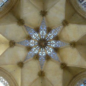 Curso-taller para amantes de matemáticas donde combinamos Historia con el nacimiento de la Geometría. ¡Mejora tus conocimientos de una forma divertida!