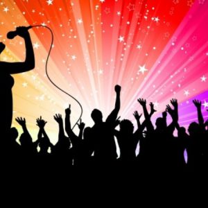 En este curso te enseñaremos las técnicas básicas para empezar a cantar desde cero.  Cómo calentar la voz, afinación, cómo respirar y mucho más.  Todo esto desde la mejor aula del mundo: en plena naturaleza. Aprende mientras disfrutas del paisaje.