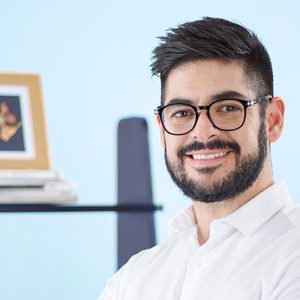 Tus usuarios están en las redes sociales y el marketing digital te puede ayudar a llegar a ellos gracias a la variedad de herramientas y canales que existen. Esta es la forma más rentable de comercializar tu negocio y medir tus resultados.